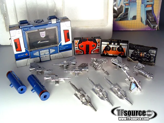Soundwave with Buzzsaw Laserbeak Ravage MIB