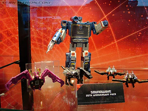 Soundwave with 4 Cassettes SDCC Exclusive | Transformers G1 Reissues Universe