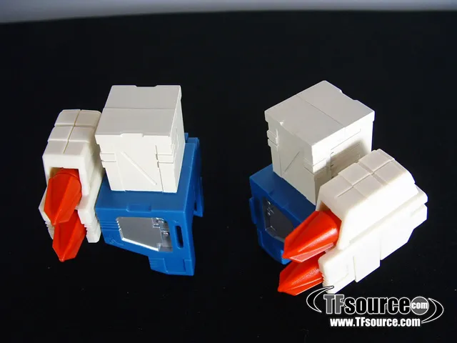 City Commander Trailer set and TFX-03 City Commander Upgrade Kit | Fansproject Parallax
