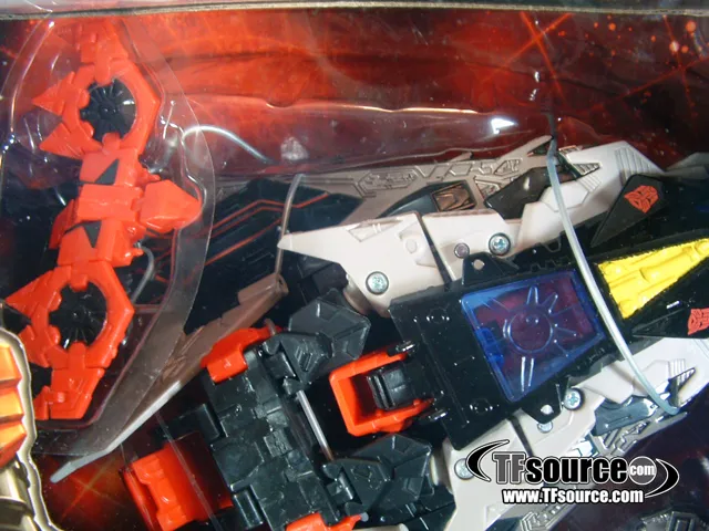 Voyager Class Autobot Blaster with Blockrock Mini-Con | Transformers Universe