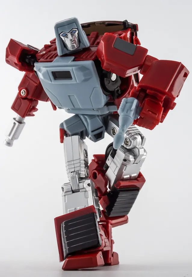 MM-6 Boost Toy Version | X-Transbots Master Mini