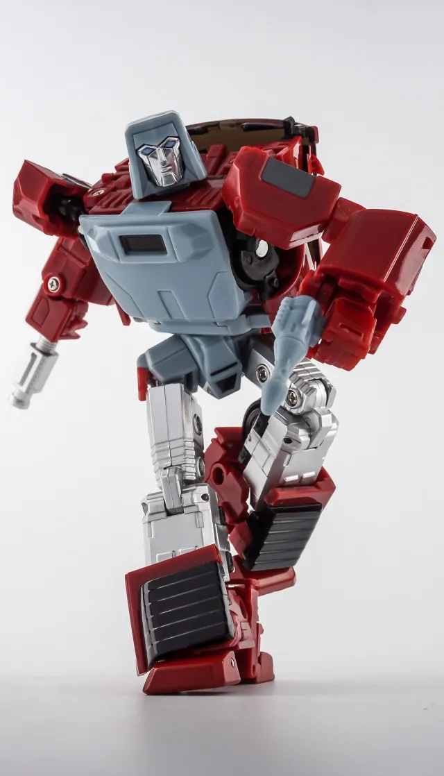 MM-6 Boost Toy Version | X-Transbots Master Mini