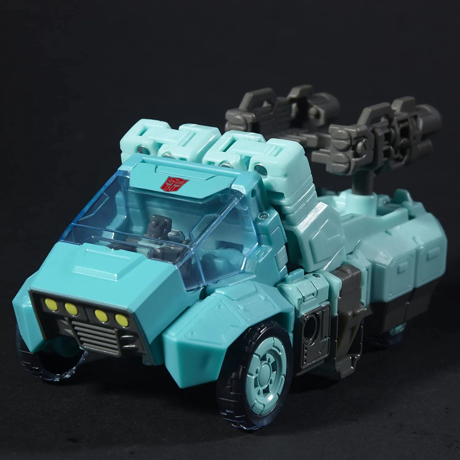 Autobot Sergeant Kup and Flintlock Deluxe Class  | Transformers Generations Titans Return