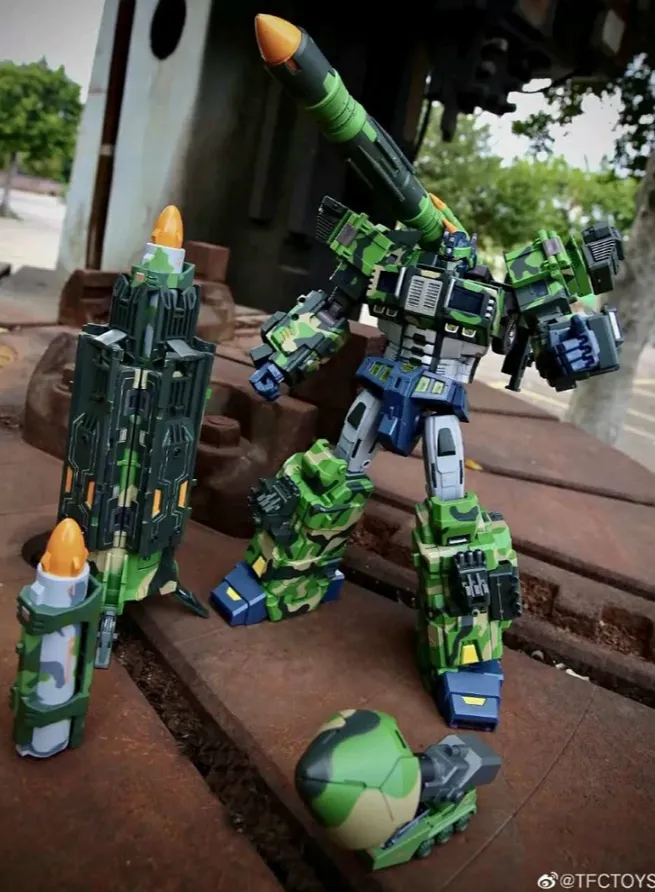 STC-01NB Supreme Techtial Commander Nuclear Blast Version | TFC Toys