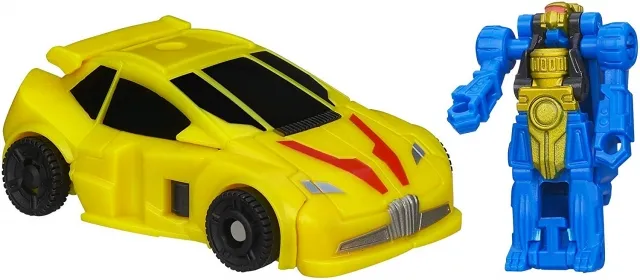 Legends Class Bumblebee and Blazemaster | Transformers Generations Thrilling 30