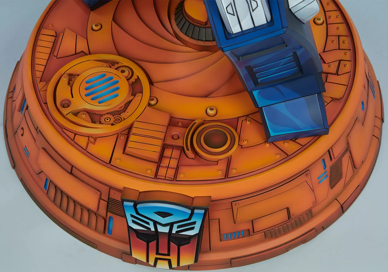 Transformers G1 Museum Scale Optimus Prime Statue