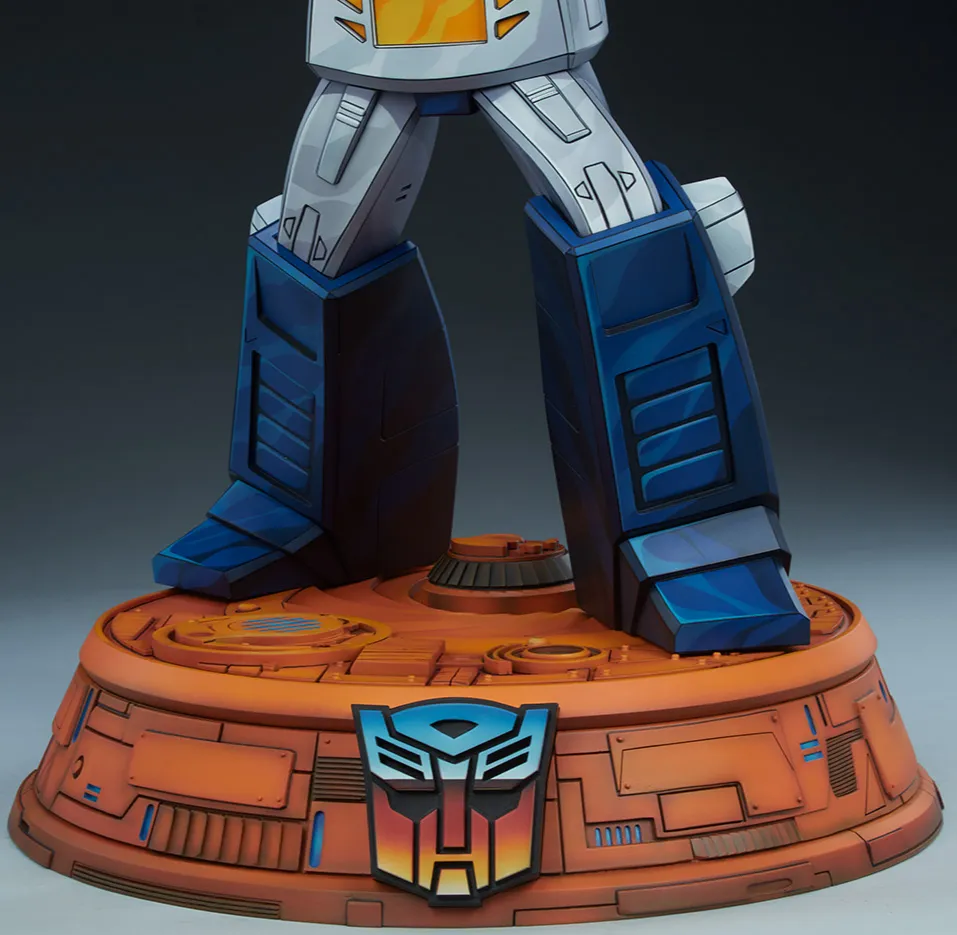 Transformers G1 Museum Scale Optimus Prime Statue