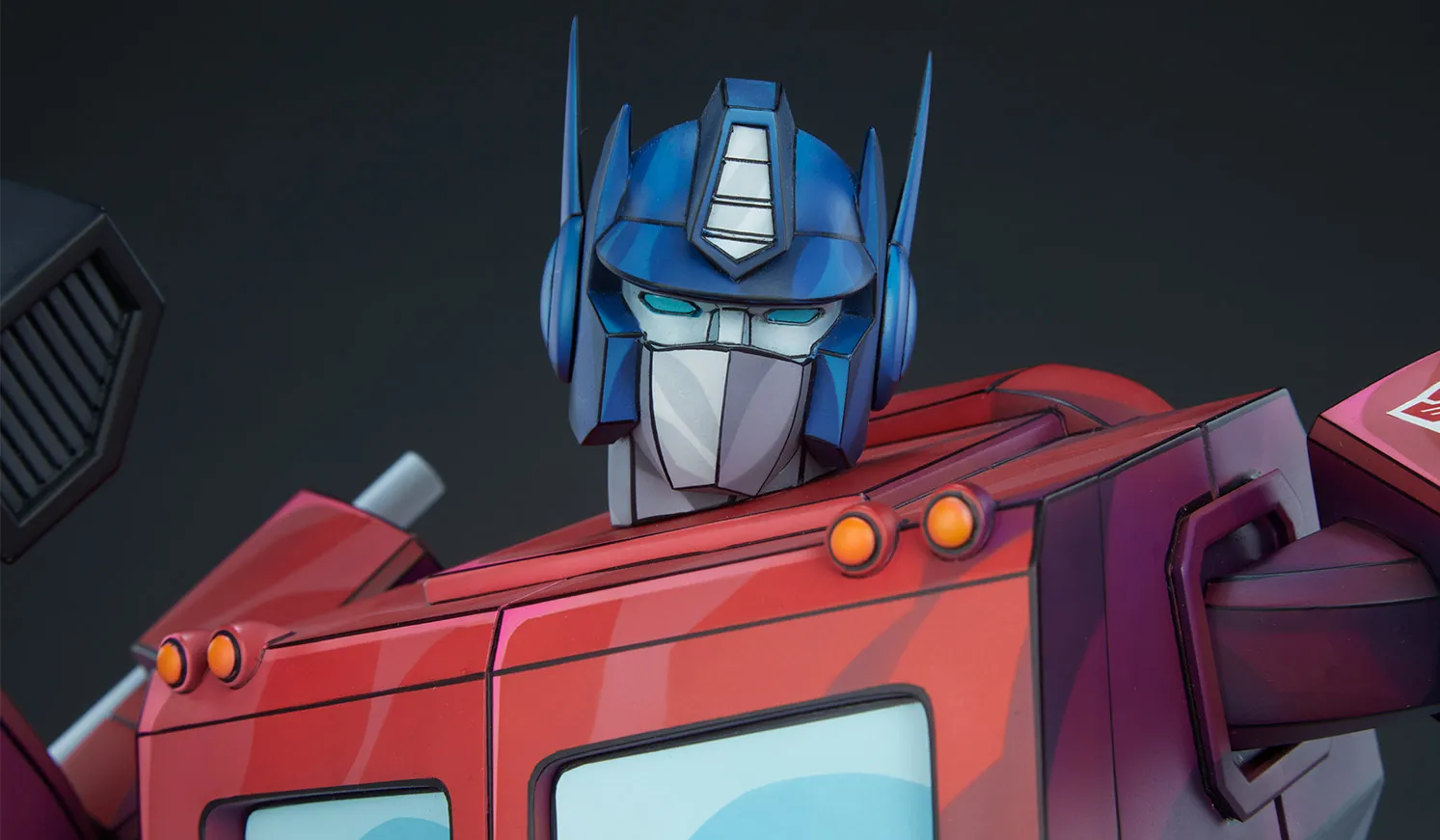 Transformers G1 Museum Scale Optimus Prime Statue