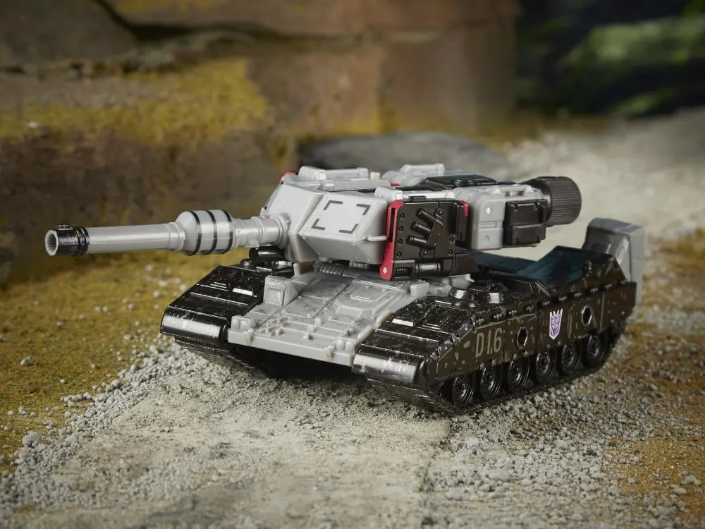 WFC-E38 Megatron Voyager Class | Transformers Generations War for Cybertron Earthrise Chapter