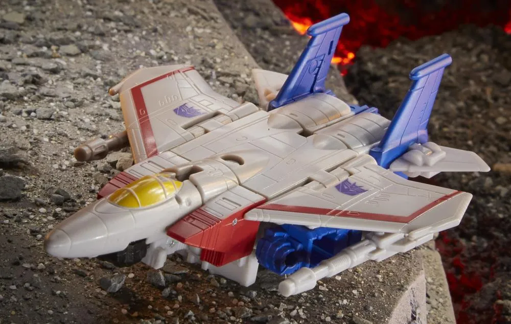 WFC-K12 Starscream Core Class | Transformers Generations War for Cybertron Kingdom Chapter