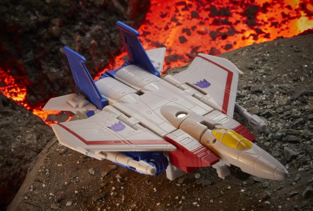 WFC-K12 Starscream Core Class | Transformers Generations War for Cybertron Kingdom Chapter