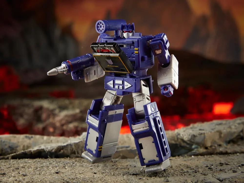 WFC-K21 Soundwave Core Class | Transformers Generations War for Cybertron Kingdom Chapter