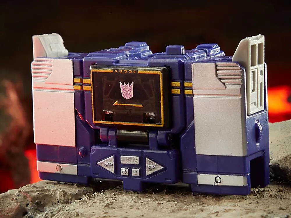 WFC-K21 Soundwave Core Class | Transformers Generations War for Cybertron Kingdom Chapter