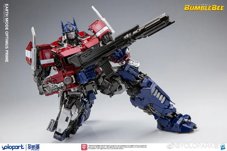 Optimus Prime Earth Mode Plastic Model Kit | Transformers: Bumblebee | yolopark