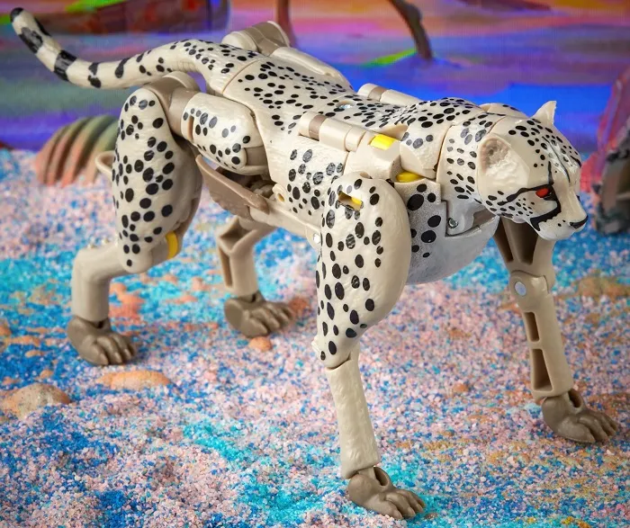 Autobot Nightprowler Legacy Deluxe Class | Transformers Generations Legacy