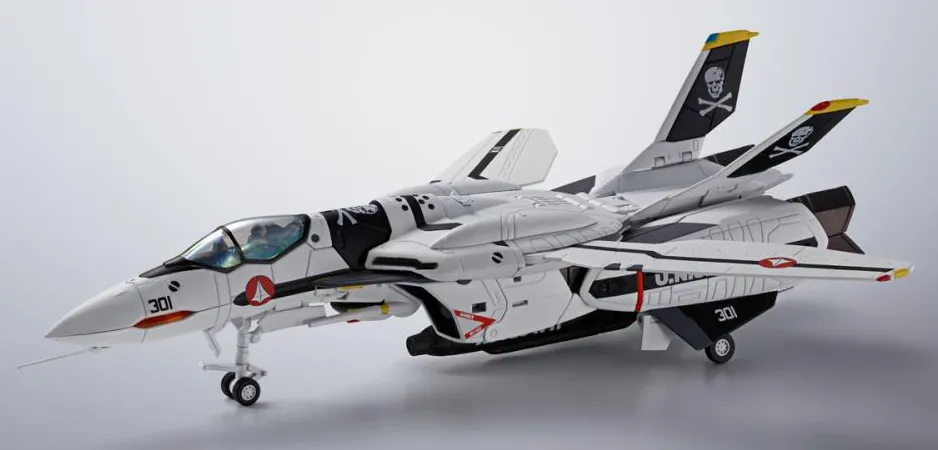 Roy Fokker's VF-0S Phoenix Hi-Metal R | Macross Zero | Bandai Spirits