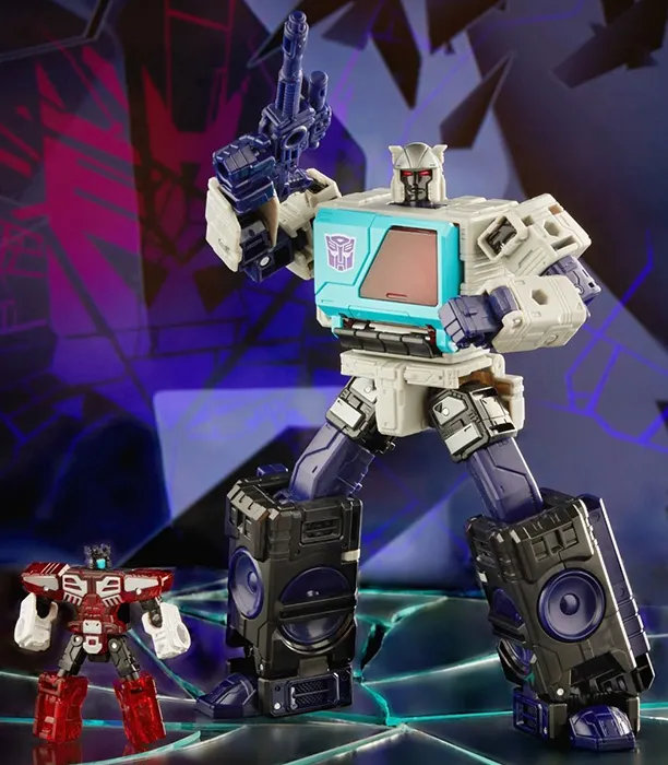 Autobot Blaster IDW Shattered Glass IDW Shattered Glass Voyager Class | Transformers Generations Shattered Glass Collection