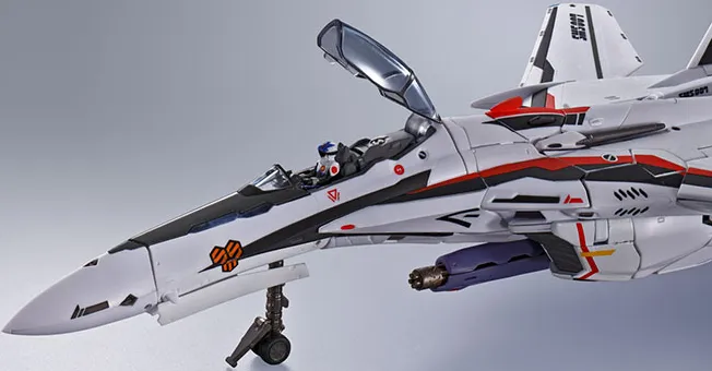 VF-25F Messiah Valkyrie Alto Saotome Machine Revival Version DX Chogokin | Macross Frontier | Bandai Spirits