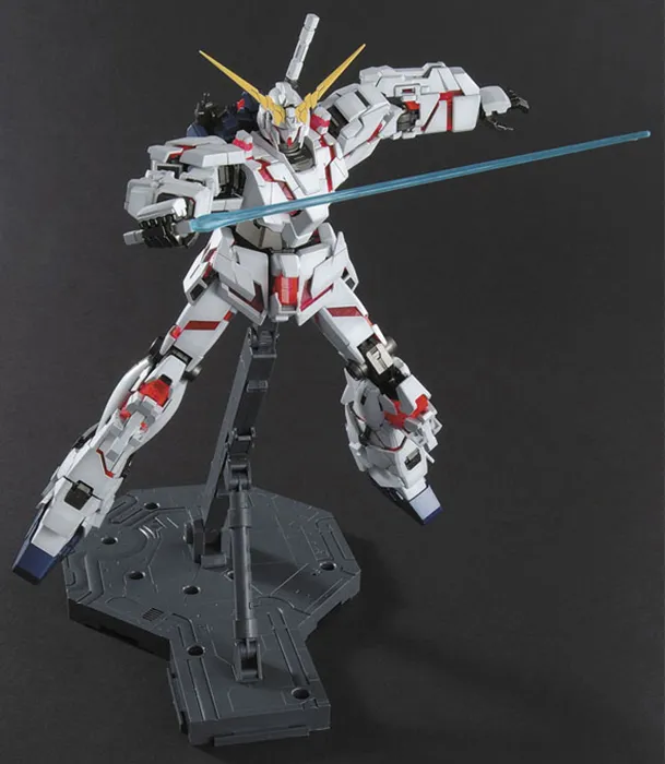 Unicorn Gundam Master Grade Model Kit 1/100 Scale | Mobile Suit Gundam Unicorn | Bandai Spirits