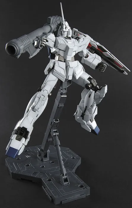 Unicorn Gundam Master Grade Model Kit 1/100 Scale | Mobile Suit Gundam Unicorn | Bandai Spirits