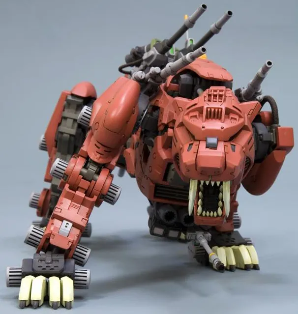EZ-016 Saber Tiger Marking Plus Version Model Kit 1/72 Scale | Zoids Highend Master Model | Kotobukiya 
