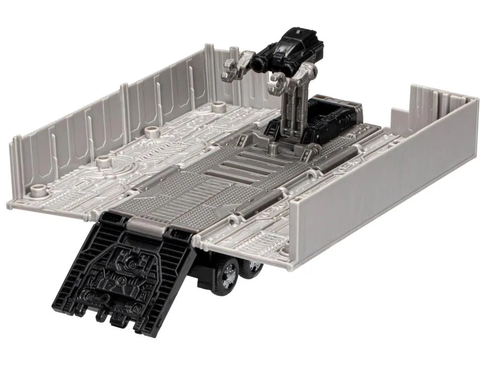 Optimus Prime Volvo VNR 300 Voyager Class | Transformers Generations