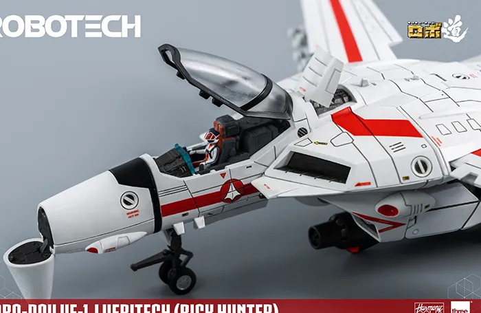 VF-1J Veritech Rick Hunter ROBO-DOU | Robotech | threezero