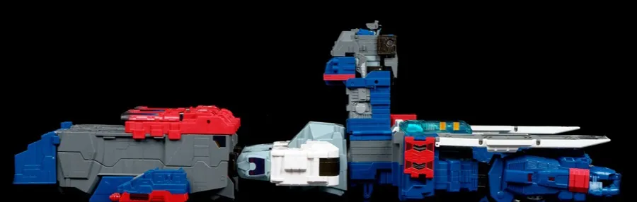 Fortress Maximus Titan Class SDCC Exclusive  | Transformers Generations Titans Return