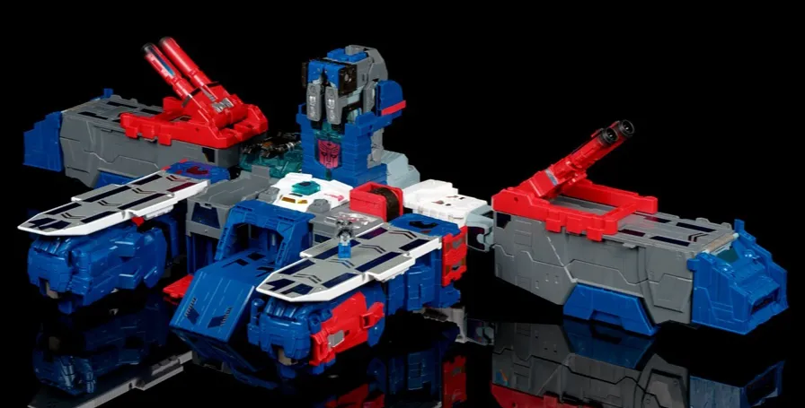 Fortress Maximus Titan Class SDCC Exclusive  | Transformers Generations Titans Return