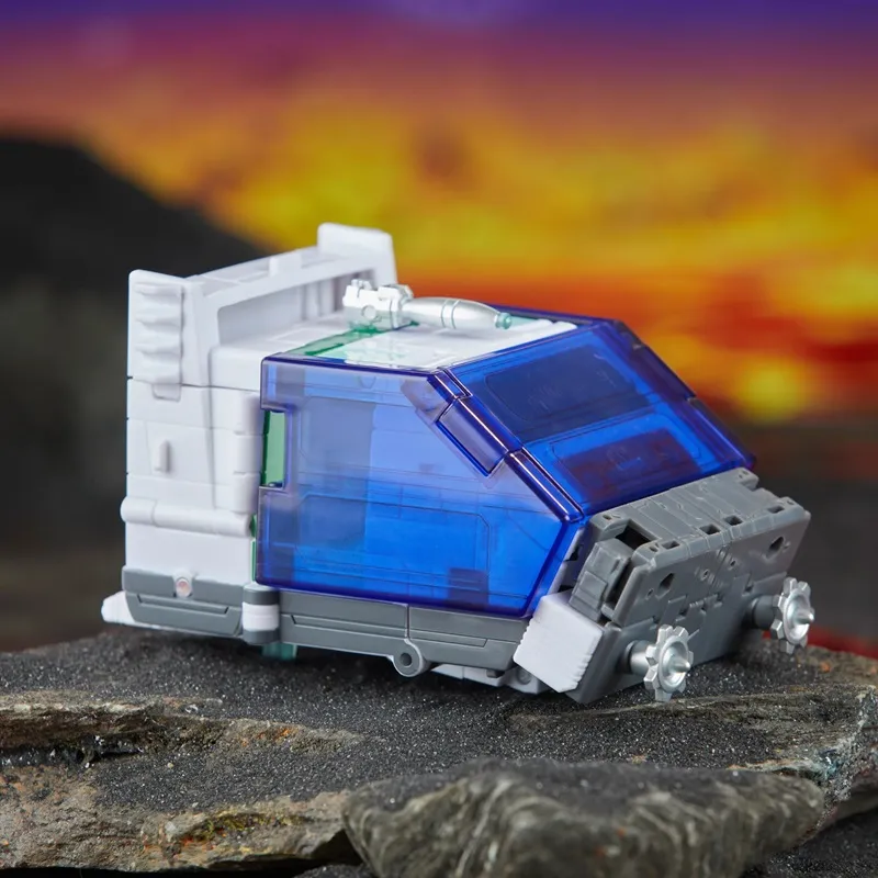 Origin Wheeljack Voyager Class | Transformers: Legacy United