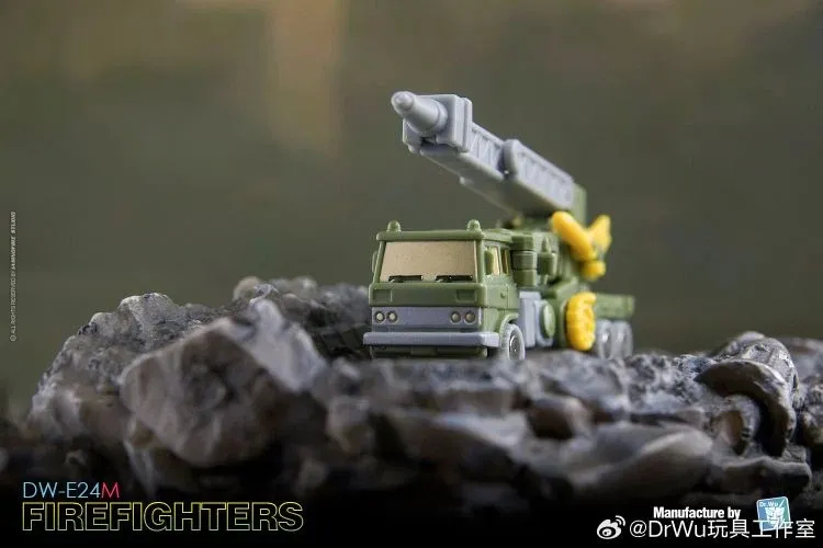 DW-E30 Iron Jack and DW-E24M Firefighters Set of 2 | Dr. Wu