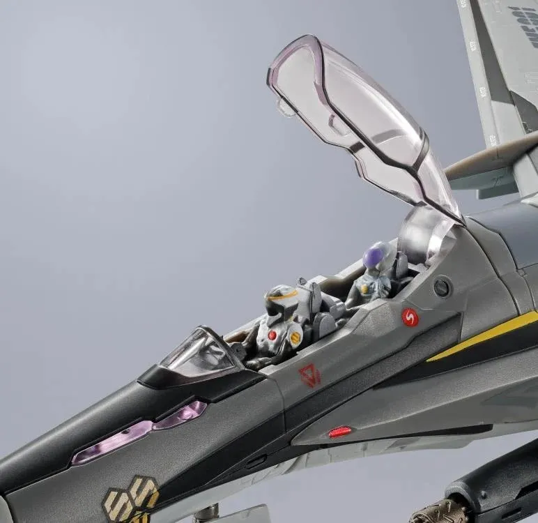 VF-25S Armored Messiah Valkyrie Ozma Lee Machine Revival Version DX Chogokin | Macross Frontier | Bandai Spirits