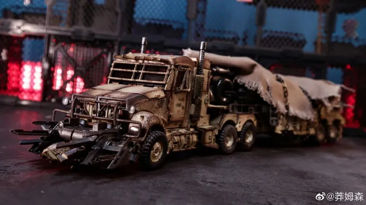 R-05 Desperado Desert Color Version | Unique Toys