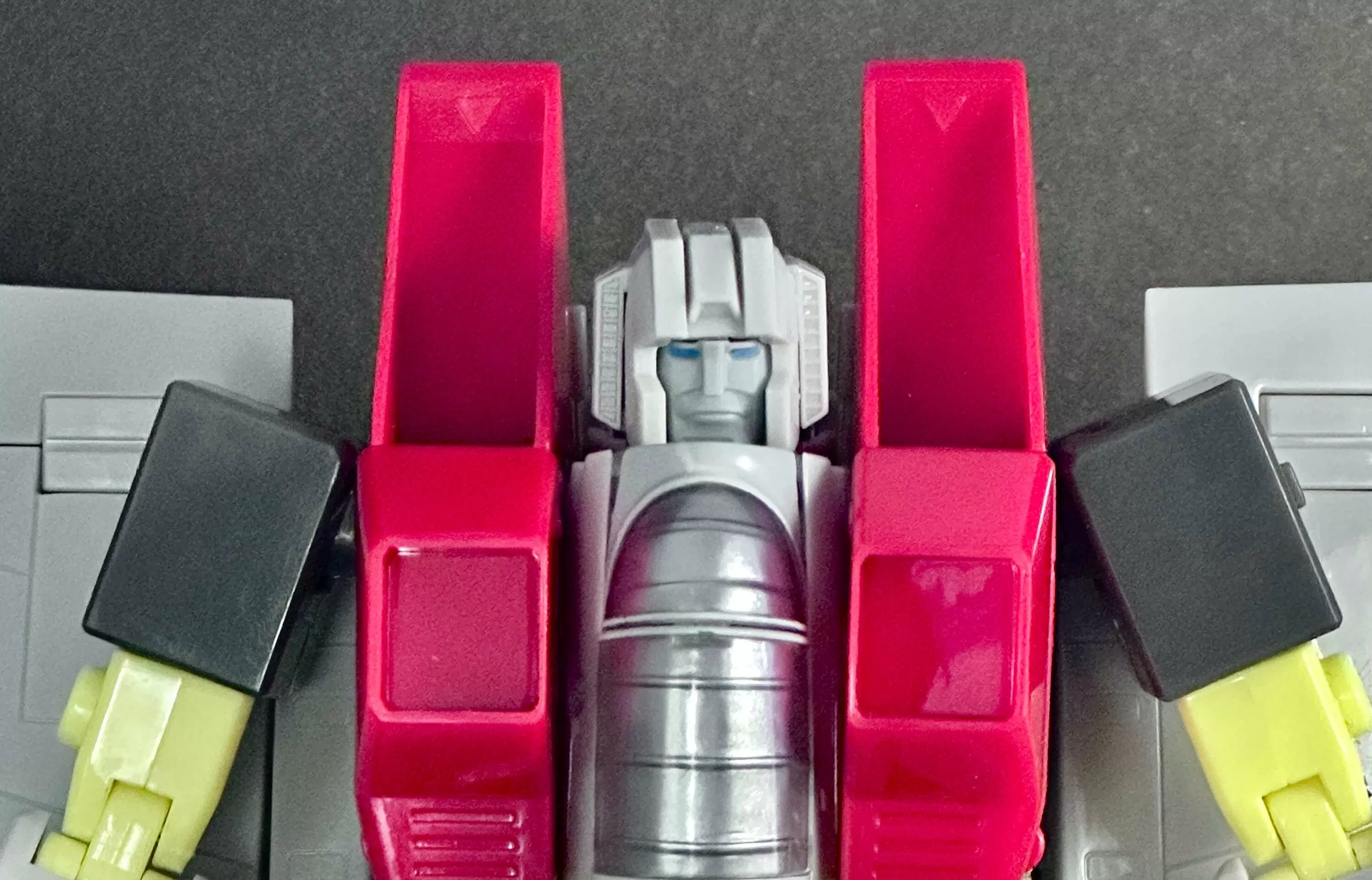 MTRC-17 Silverside Limited Edition Exclusive | MakeToys | Colorverse Series