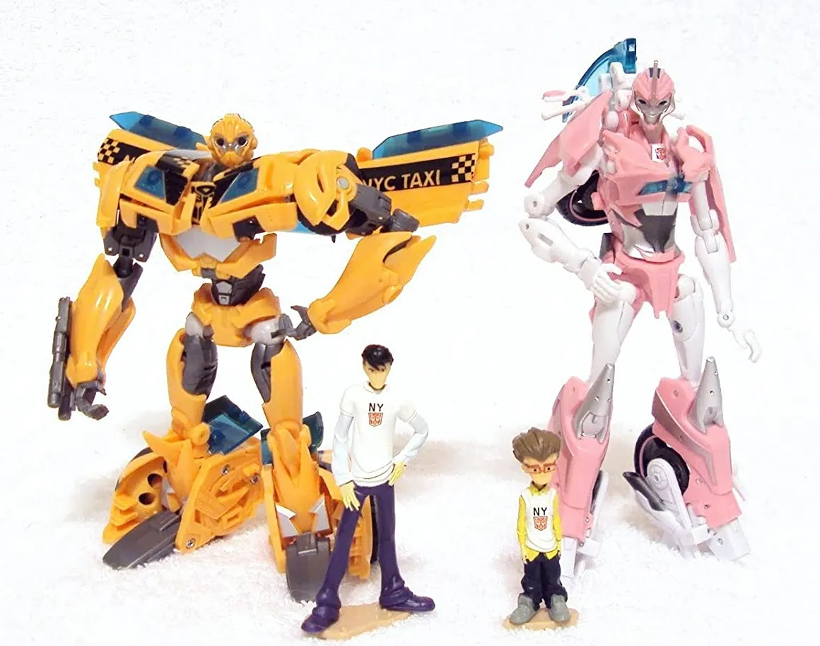 Bumblebee and Arcee NYCC Exclusive Deluxe Class | Transformers Prime Robots in Disguise