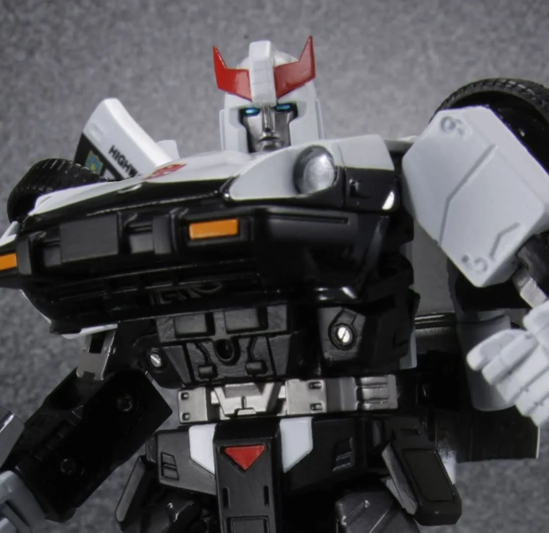 MP-17 Prowl | Transformers Masterpiece