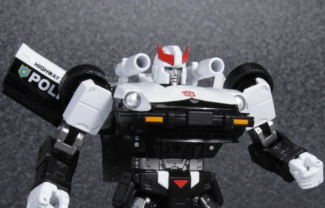 MP-17 Prowl | Transformers Masterpiece