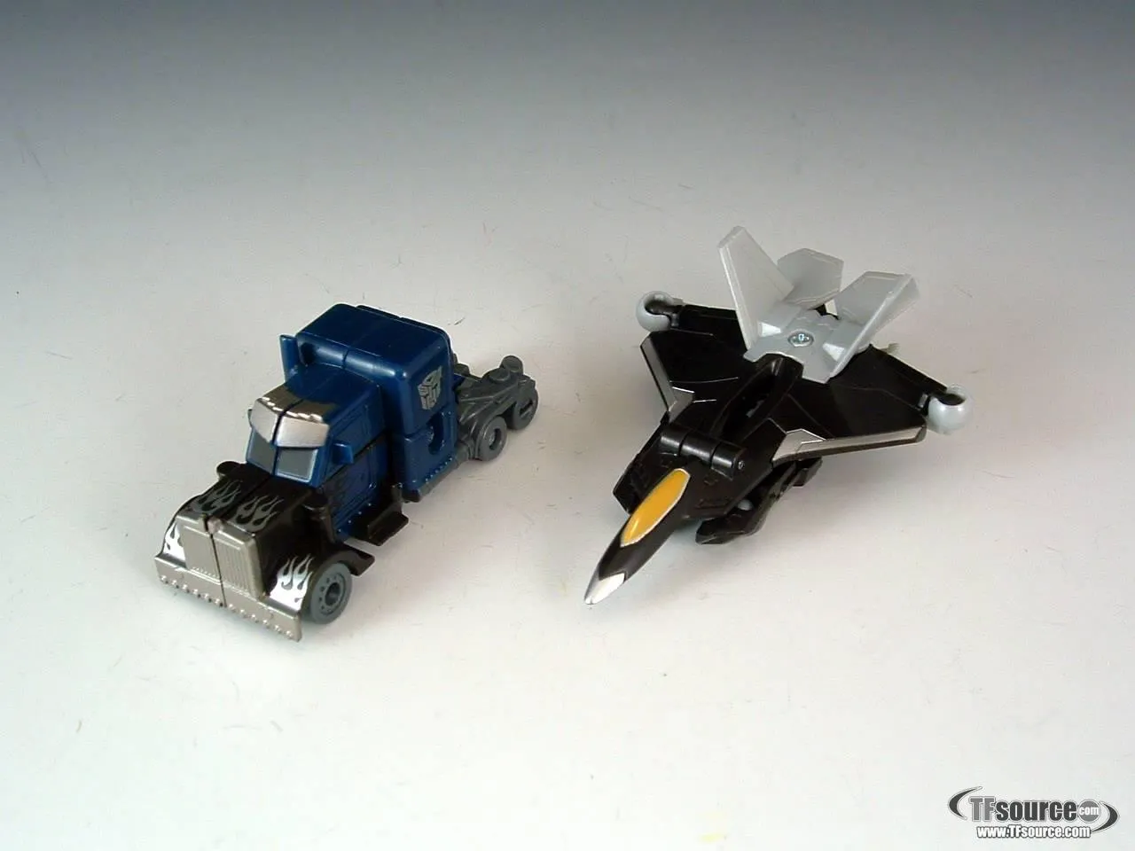 Legends Class Nightwatch Optimus Prime vs Stealth Starscream | Transformers the Movie Allspark Battles