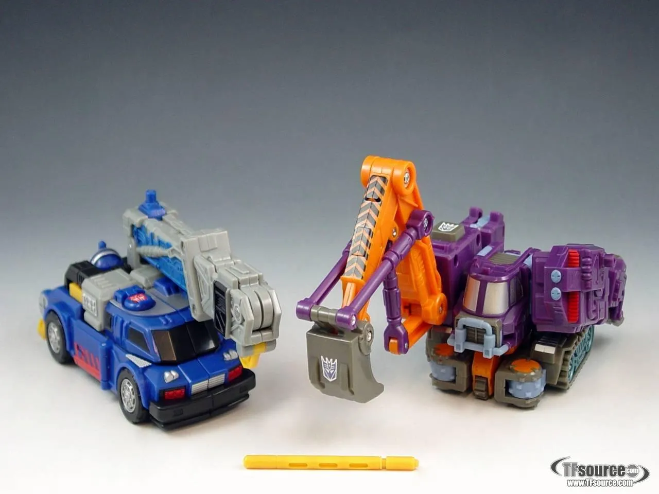 Basic Class Smokescreen with Liftor vs. Ransack with Refute Battle in a Box Set | Transformers Universe